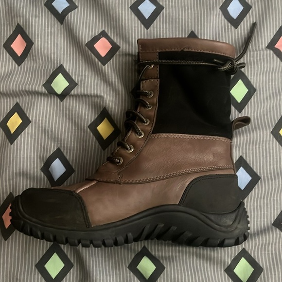 Uggs Winter Boots size 5 gore tex - Picture 7 of 8